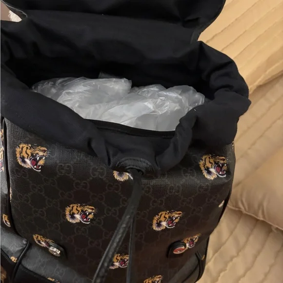 Gucci Black and Gold Tiger Motif Men's Backpack - Picture 9 of 15